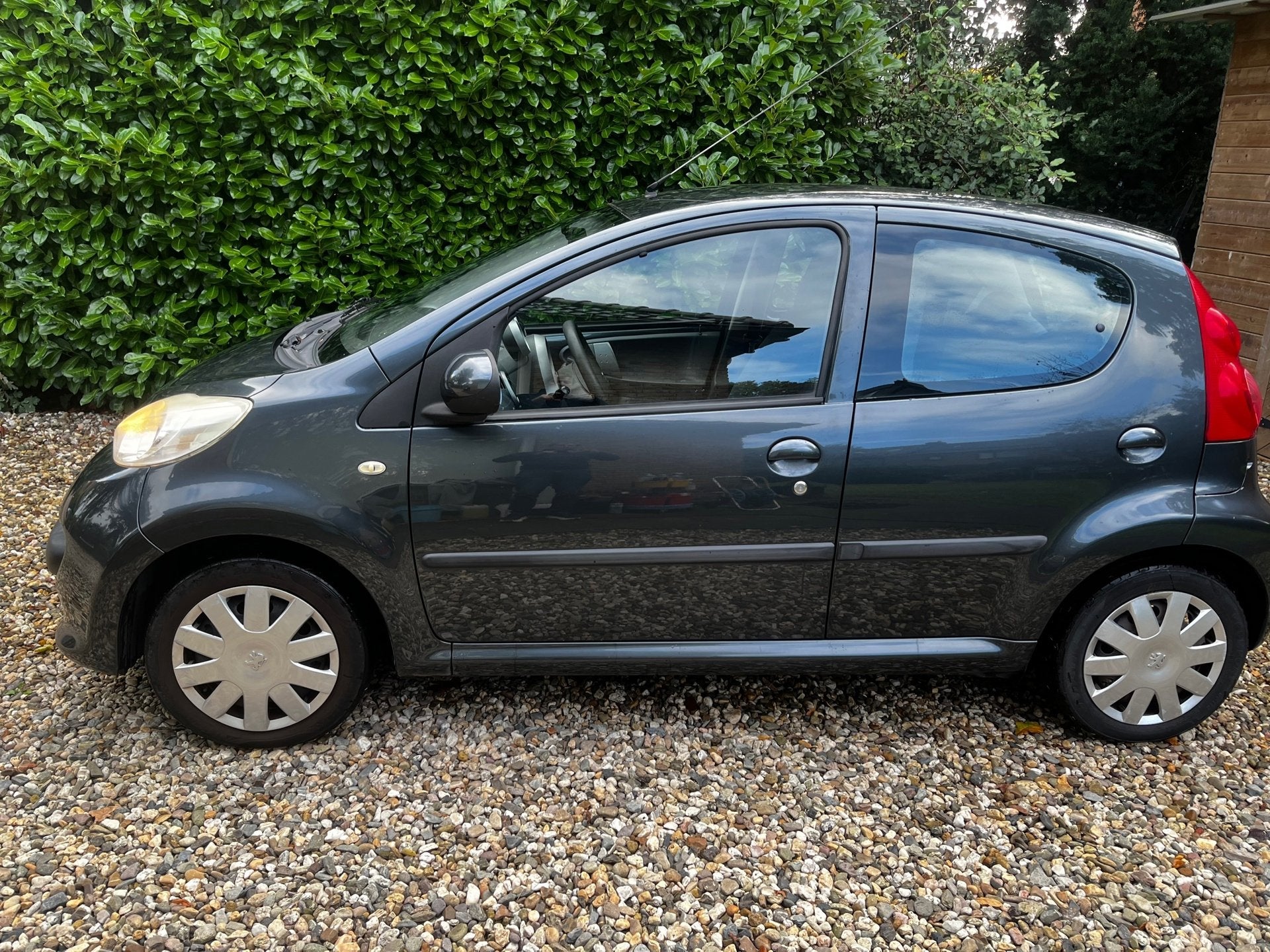 Peugeot 107 RIJKAAR/APK/HISTORY/BEURT/NAP/AIRCO/5drs//DIREKT, Voorwielaandrijving, Stof, Gebruikt, Zwart
