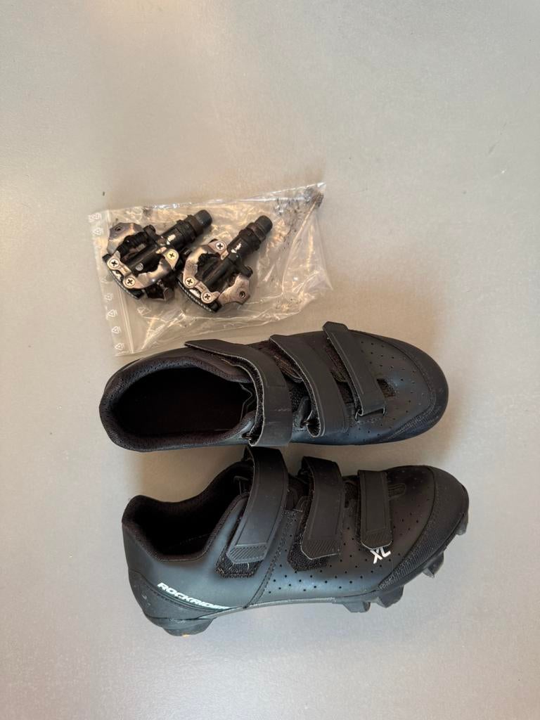 Rockrider fietsschoenen inclusief SPD-pedalen, Kleding | Dames, Schoenen, Ophalen of Verzenden, Gedragen, Sportschoenen, Zwart