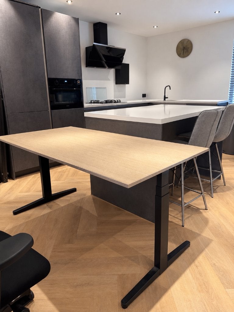 Zit-sta bureau - Ahrend Modern en elektrisch verstelbaar