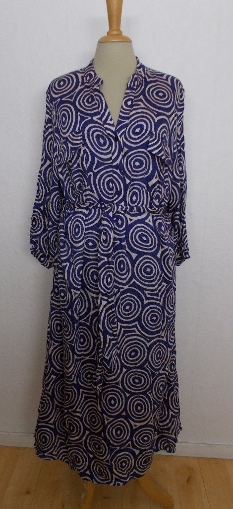 Mooie blauwe soepel vallende maxi jurk van Signe Nature! 46, Kleding | Dames, Jurken, Maat 46/48 (XL) of groter, Zo goed als nieuw