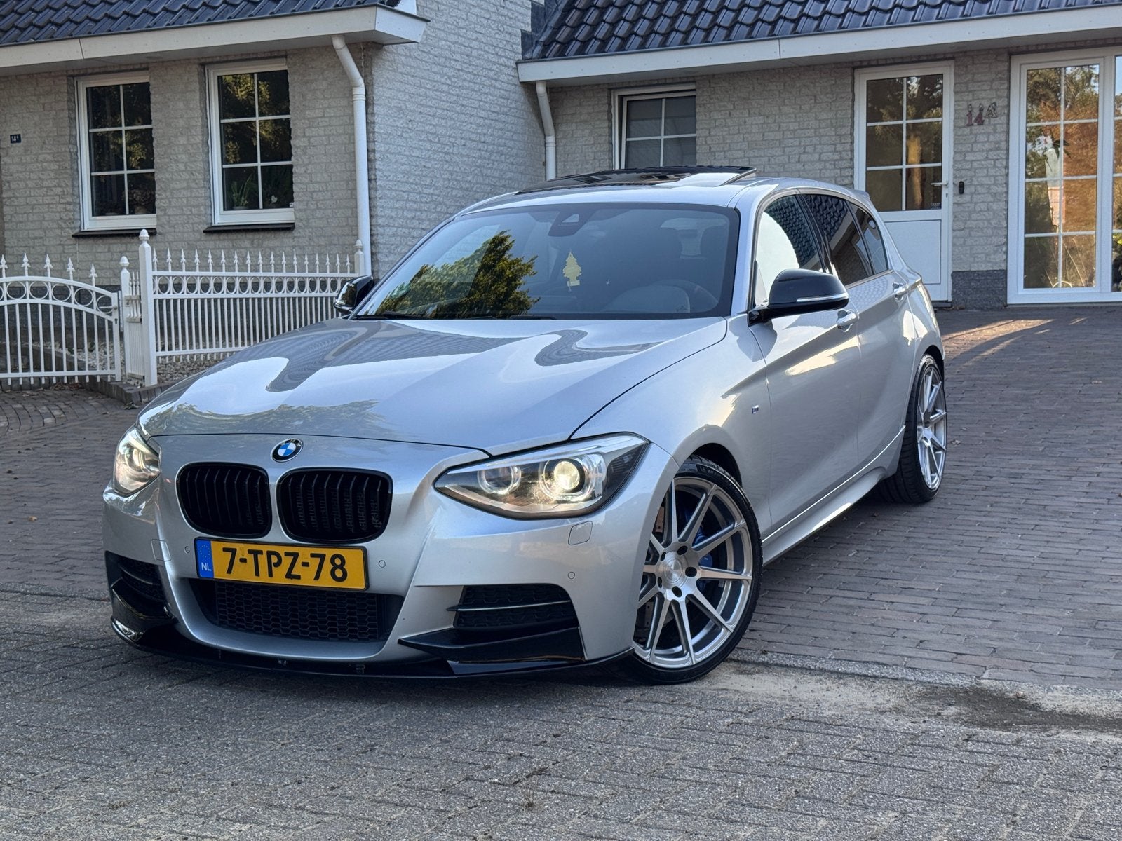 BMW 1-serie M135i Gereviseerd 5DR Xdrive 2013 Grijs, Auto's, BMW, Zwart, 320 pk, Leder, Vierwielaandrijving