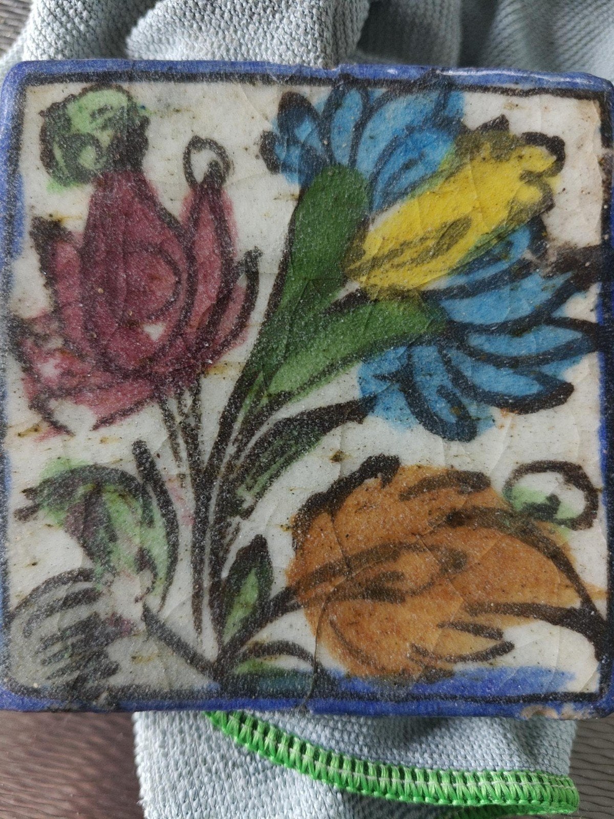Antieke handgeschilderde tegel met bloemmotief, Antiek en Kunst, Ophalen of Verzenden