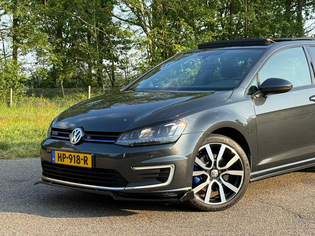 Volkswagen Golf 1.4 GTE /Pano/PDC/Cruise/Carplay/18''/Clima/, Auto's, Stof, 4 cilinders, Zwart, 1395 cc