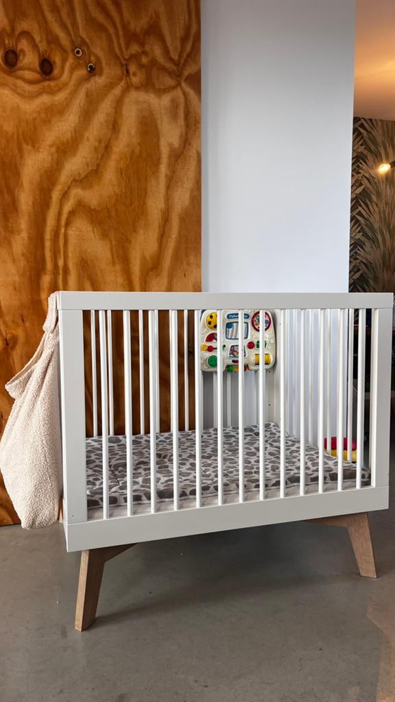 Kidsmill box sixties wit/mat/natural, Kinderen en Baby's, Boxen, Ophalen, Gebruikt, Rechthoekig, In hoogte verstelbaar