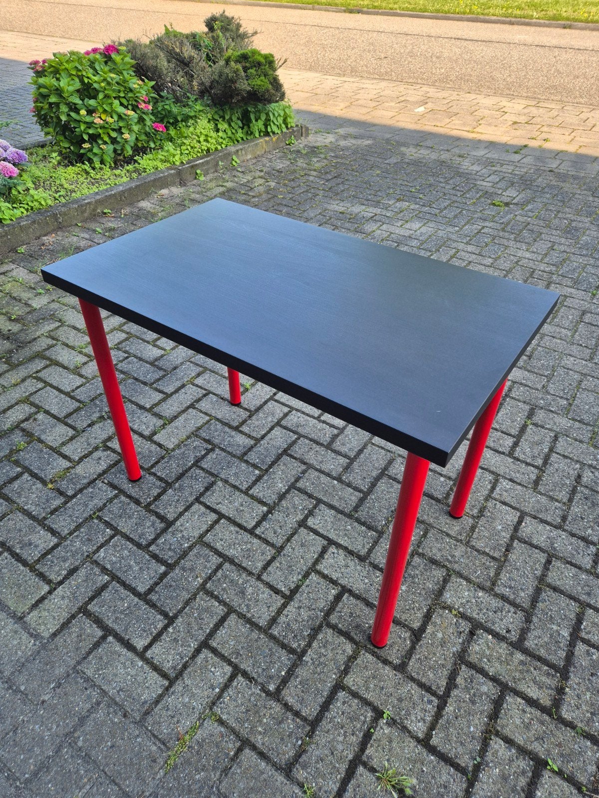 IKEA Linnmon Tafel 60x120cm Zwart blad met Rode Poten, Huis en Inrichting, Bureaus, Ophalen, Gebruikt