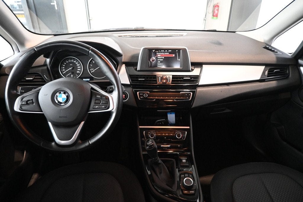 BMW 2 Serie Active Tourer 218i Airco Trekhaak LED Lichtmetaa, Auto's, BMW, Voorwielaandrijving, Gebruikt, Met garantie (alle)