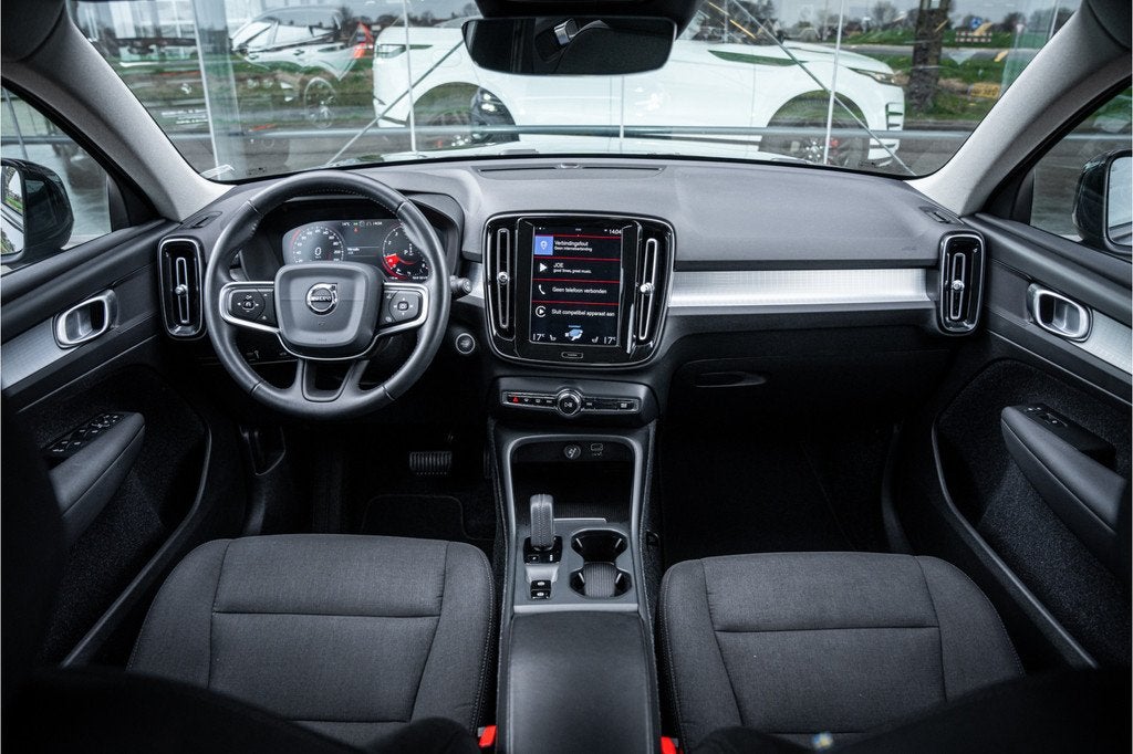 Volvo XC40 T3 Momentum Pro Automaat * Winter-line * Carplay, 12 maanden, Gebruikt, Zwart, Bedrijf