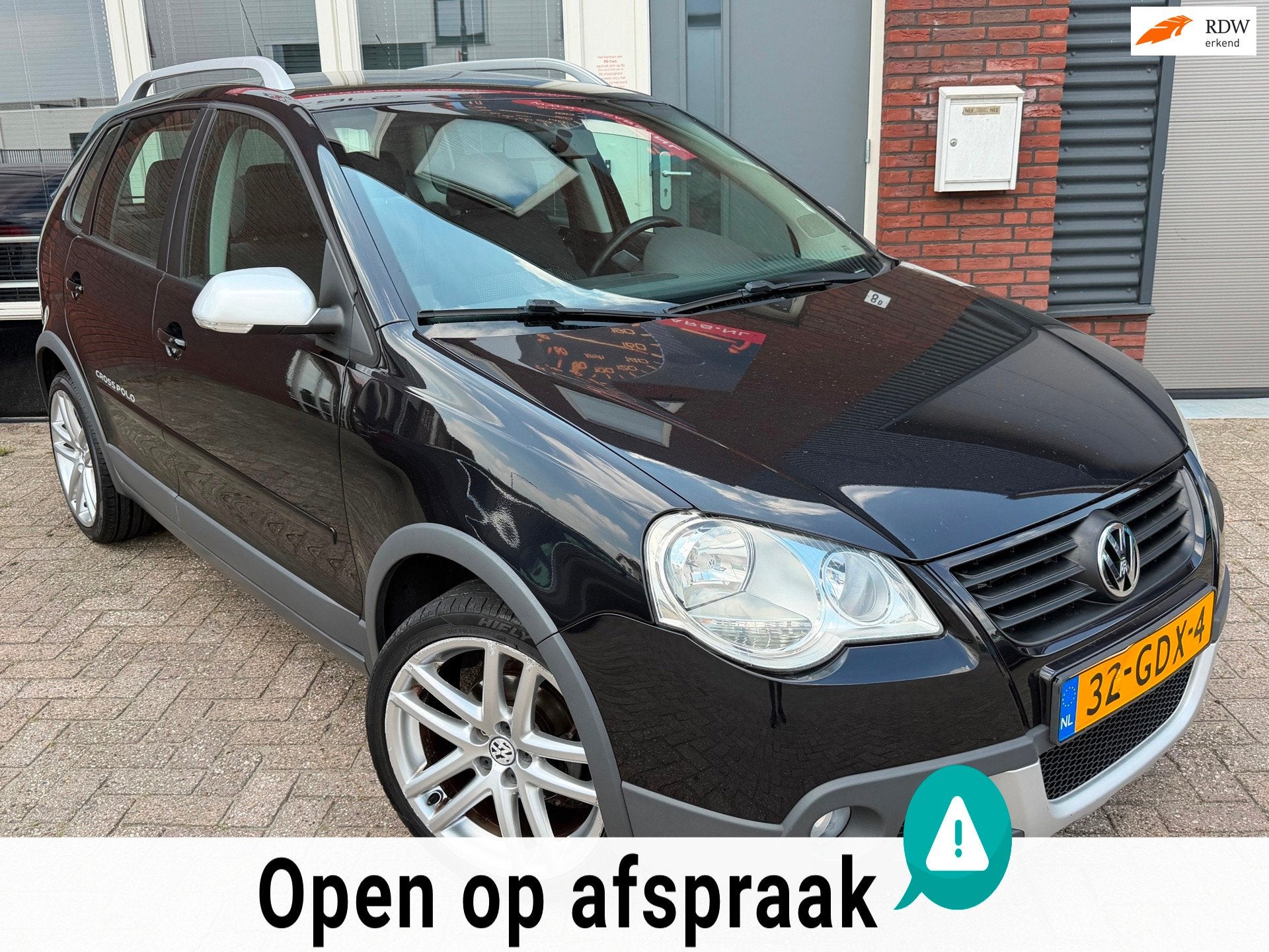 Volkswagen Polo 1.4-16V Cross / 1e Eig / Airco / Cruise / 17, Voorwielaandrijving, Met garantie (alle), Zwart, Origineel Nederlands