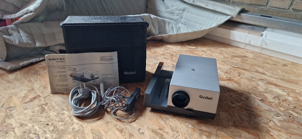 Vintage Rollei P35A diaprojector + koffer, afstandsbediening, Ophalen, Gebruikt