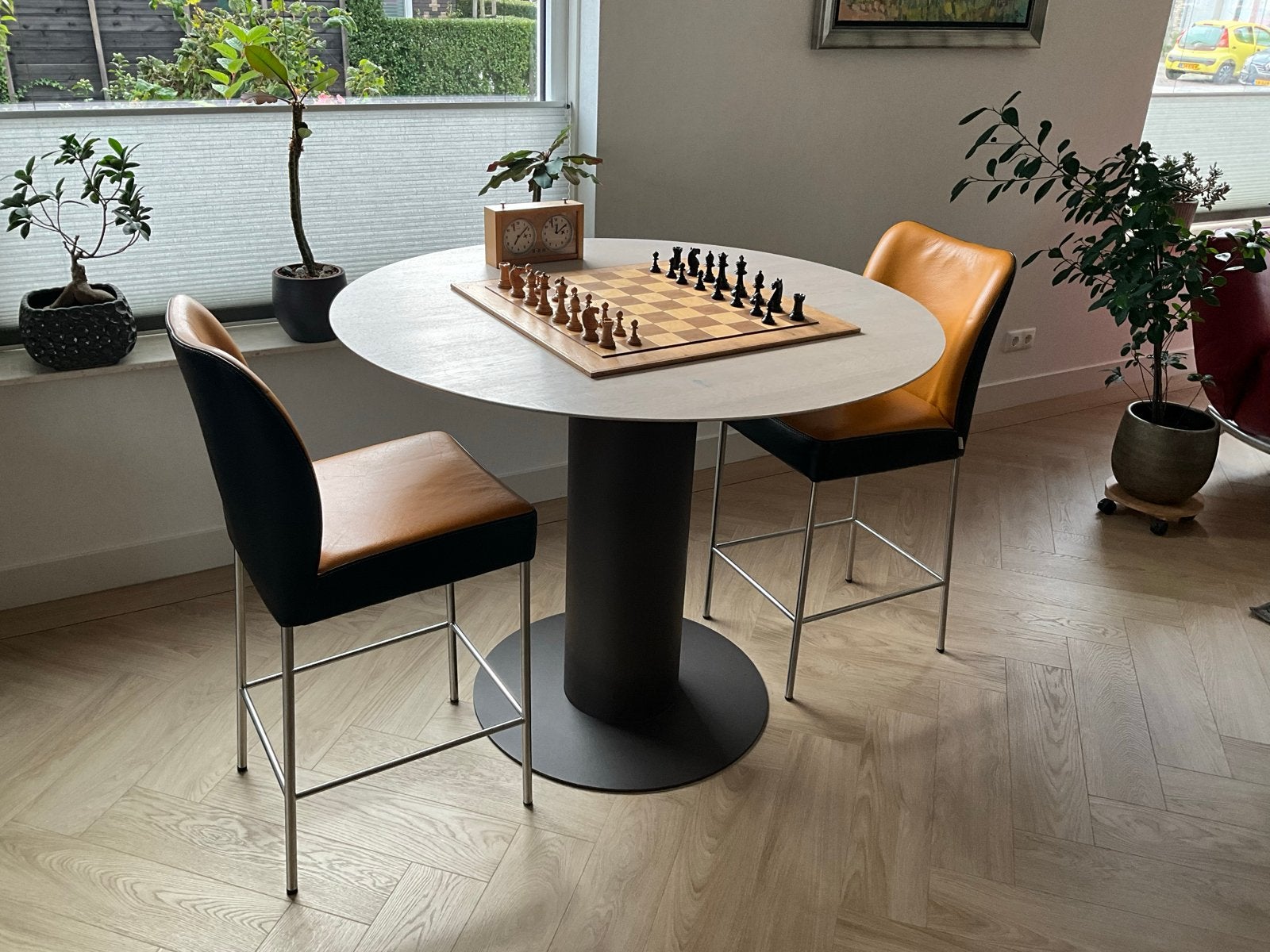 Modern design bartafel met stevige voet, Ophalen, Rond, Tot twee personen, 50 tot 100 cm