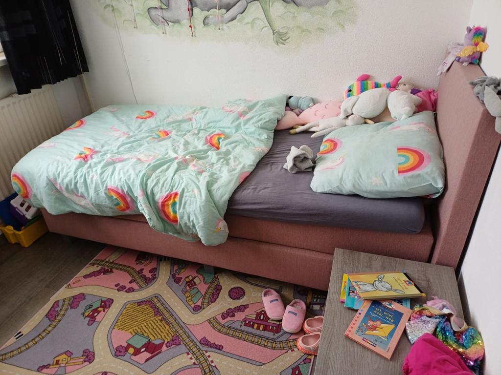 Mooi roze boxspring 210x90 inclusief matras, Ophalen, Gebruikt, 90 cm, 210 cm