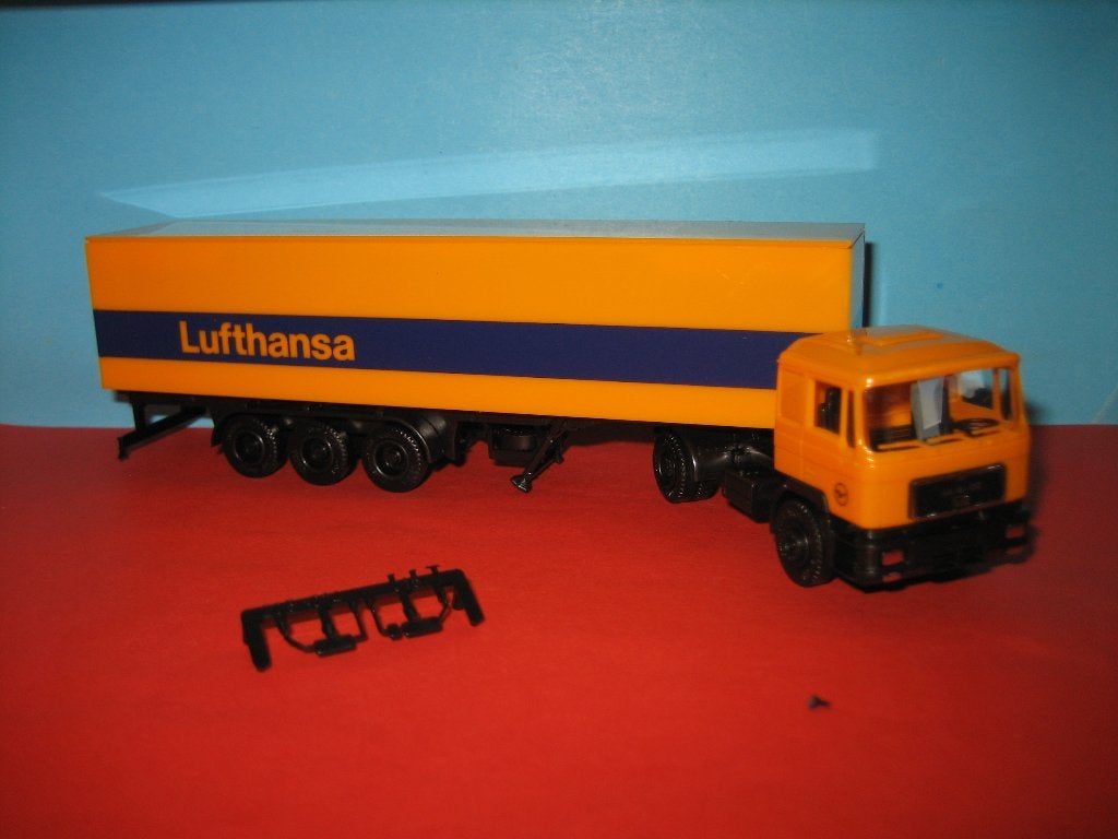 Lufthansa  MAN met oplegger  Herpa, Ophalen of Verzenden, Nieuw, Bus of Vrachtwagen, Herpa