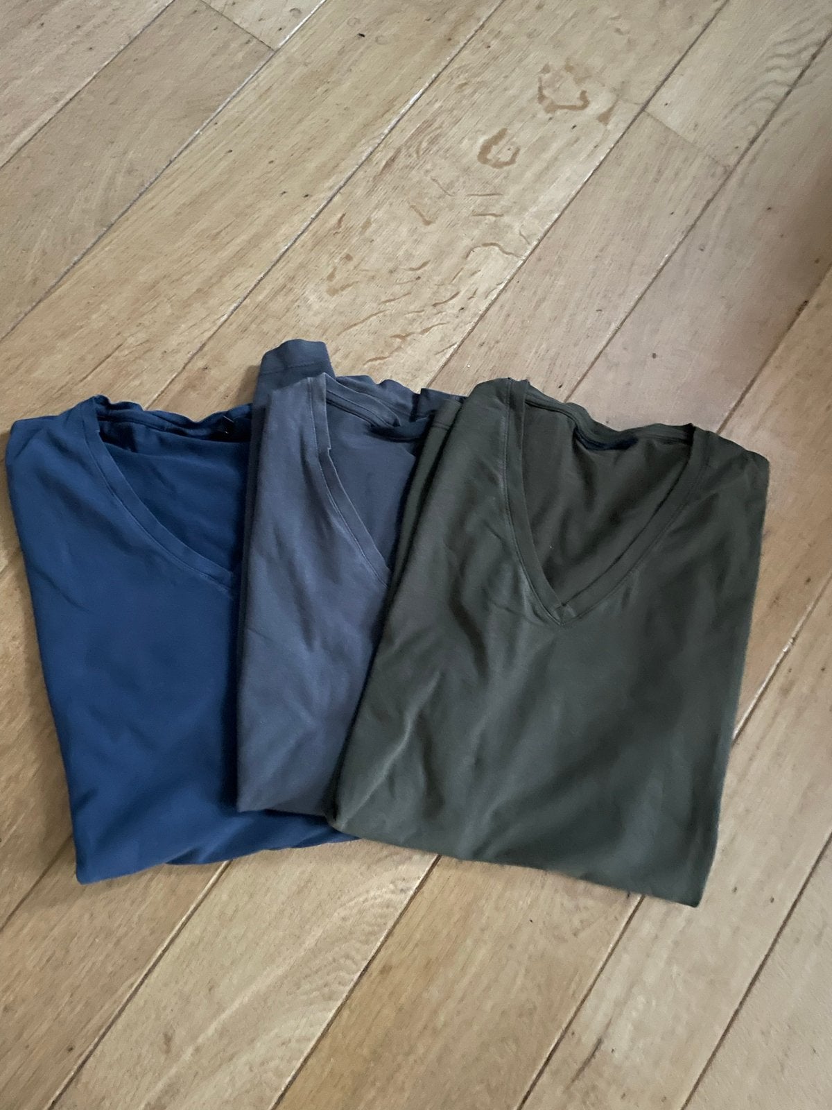 3 WE T-shirts met V-hals - Groen, Blauw, Grijs - Maat L, Ophalen of Verzenden, Gedragen, Maat 52/54 (L), Groen