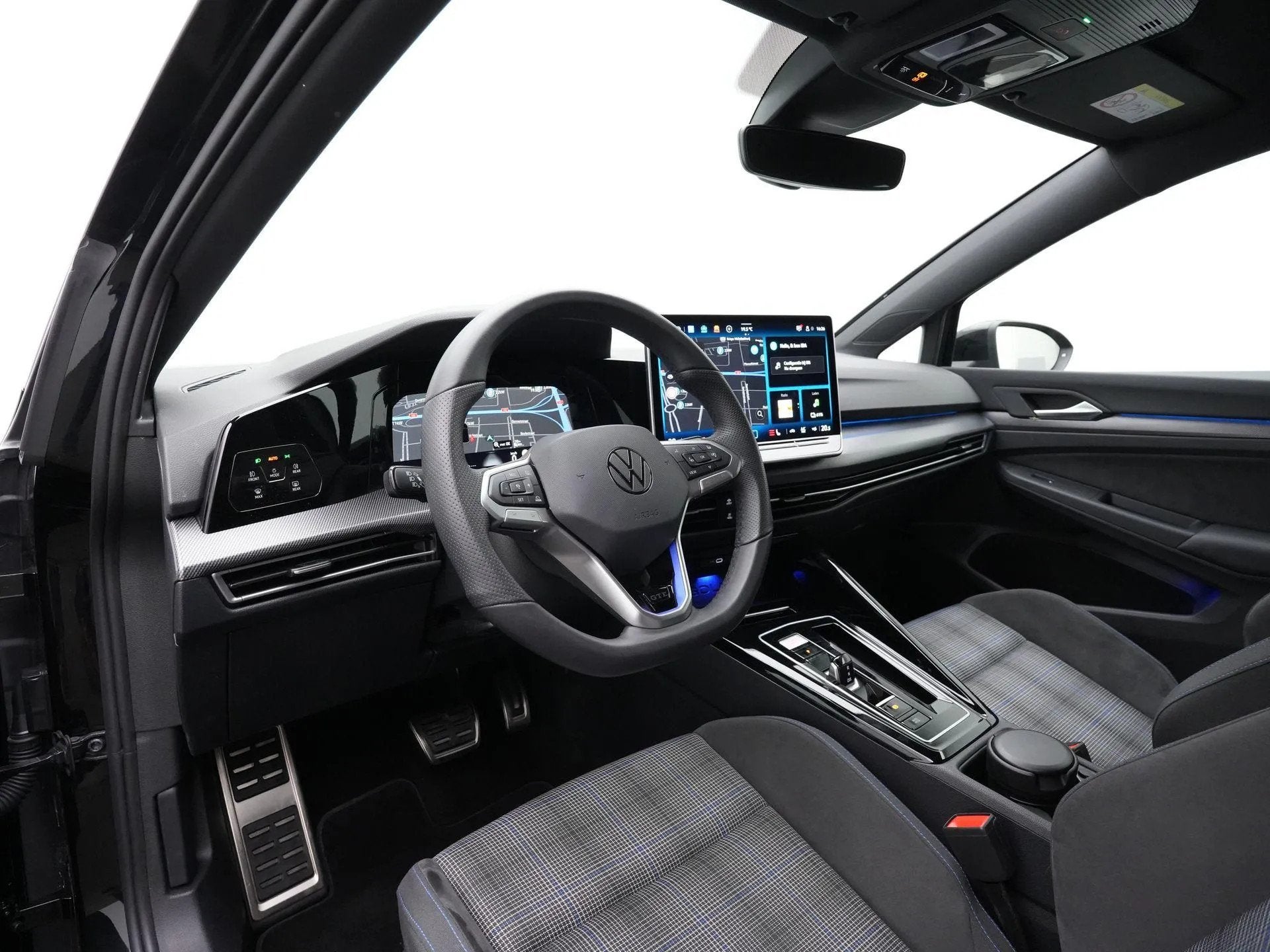 Volkswagen Golf 1.5 eHybrid 272 pk GTE (bj 2025, automaat), 4 cilinders, 250 km/l, Plug-in hybride, 1700 kg