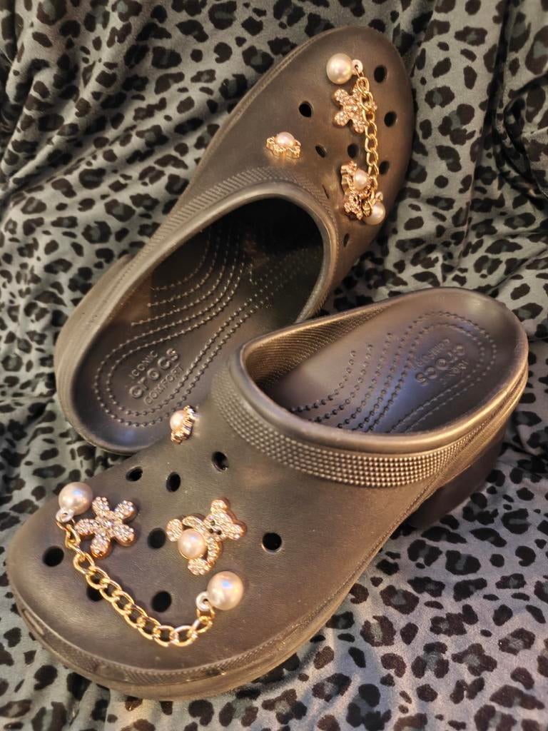 Echte Crocs Comfort maat 39 zwart met bedeltjes, Kleding | Dames, Schoenen, Zwart, Zo goed als nieuw, Crocs, Sandalen of Muiltjes