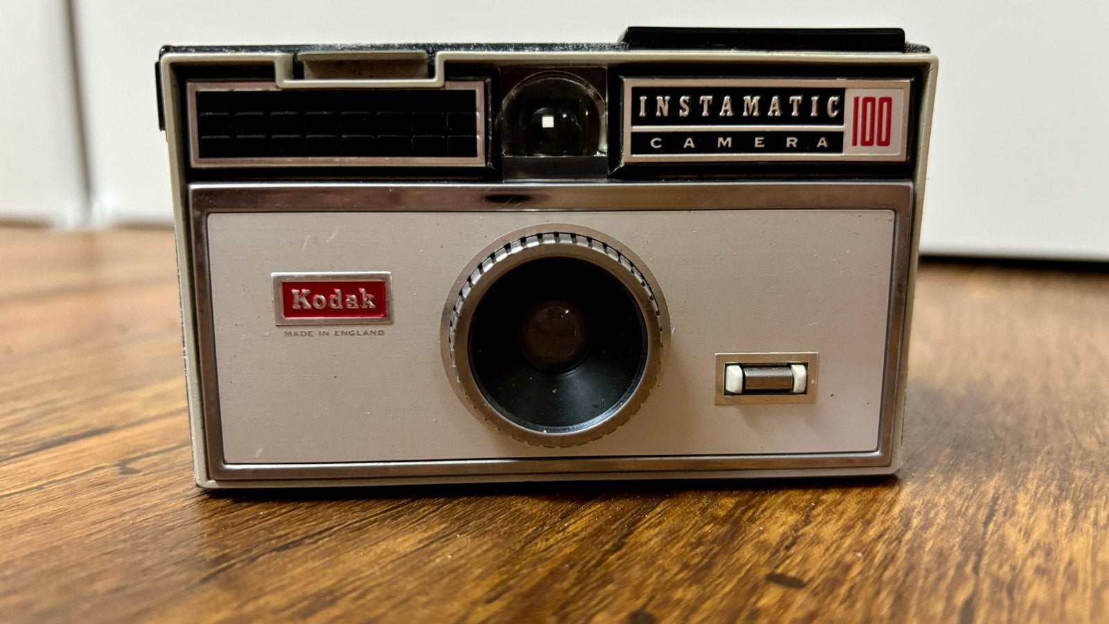 Vintage Kodak Instamatic 100 camera met tasje, Ophalen, Gebruikt, Compact, Kodak