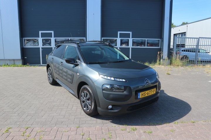 Citroën C4 Cactus 1.6 BlueHDi Shine (bj 2015), Voorwielaandrijving, Gebruikt, 96 €/maand, Parkeersensor