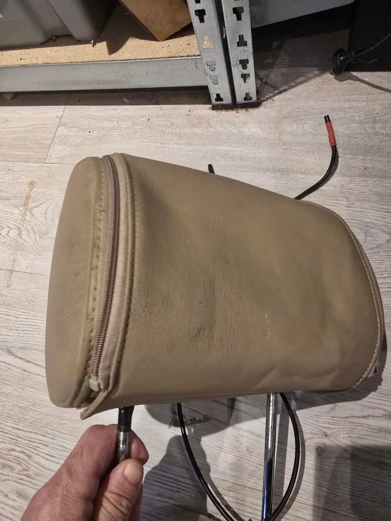 BMW 5 Serie Hoofdsteun Leer - Beige, links en rechts, Ophalen of Verzenden, Gebruikt, BMW