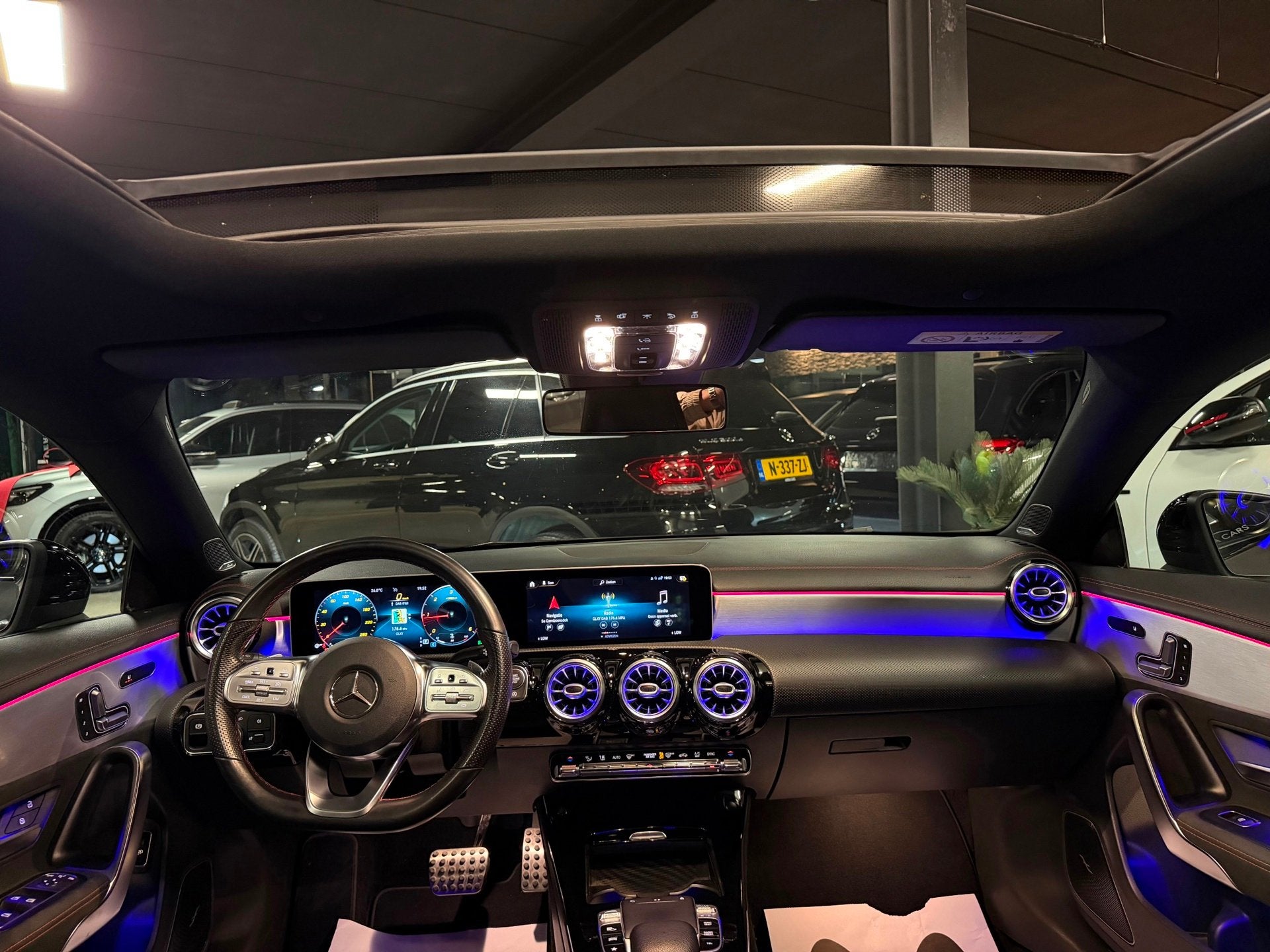 Mercedes-Benz CLA-klasse 180 AMG|PANO|SFEER|MEMORY|FULL OPTI, Auto's, Gebruikt, Euro 6, 4 cilinders, 116 pk