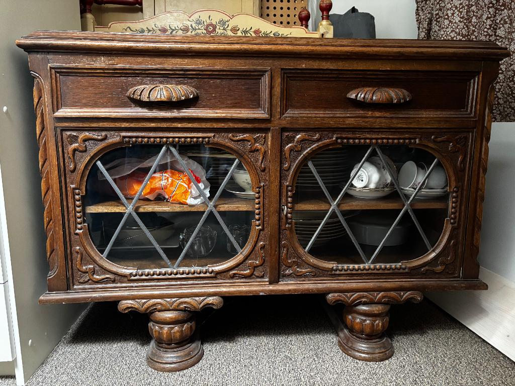 Oud houten kastje met glas in lood deuren, Ophalen