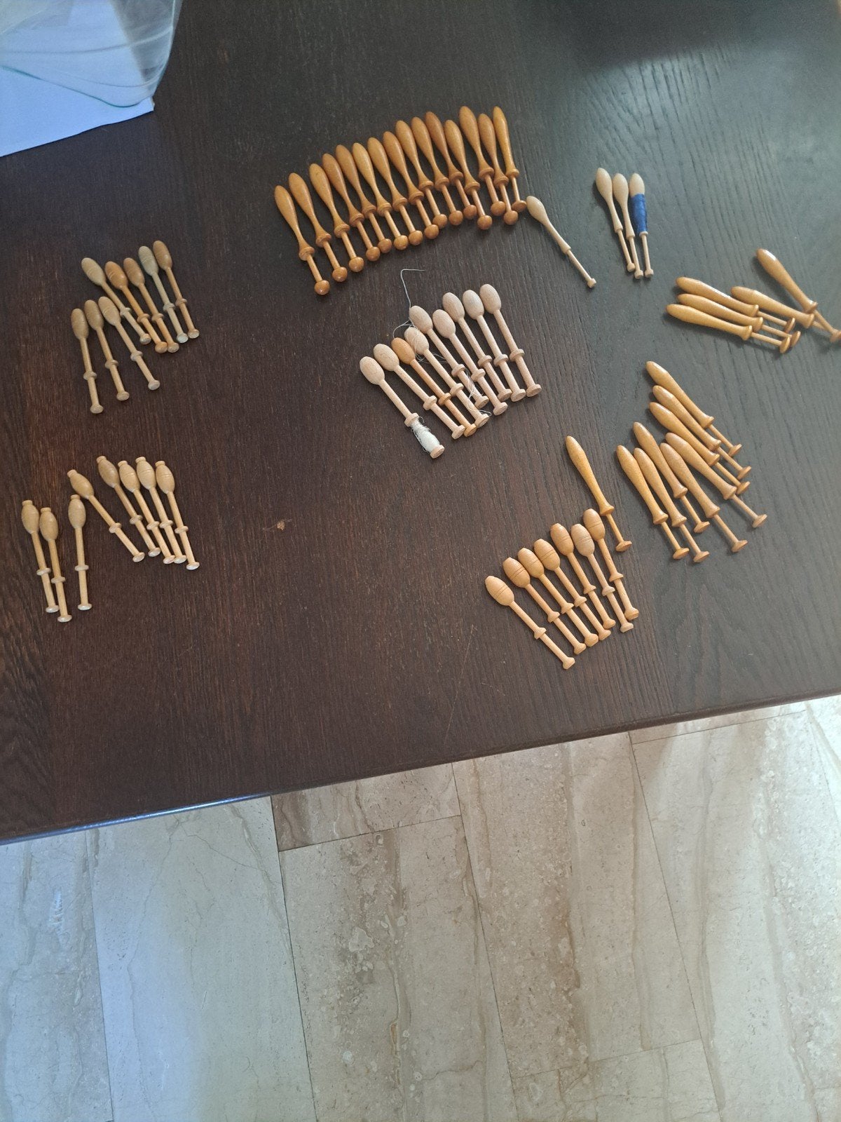 Grote set houten kantklosjes 65 stuks, Hobby en Vrije tijd, Kantklossen, Gebruikt, Klos(sen), Ophalen of Verzenden
