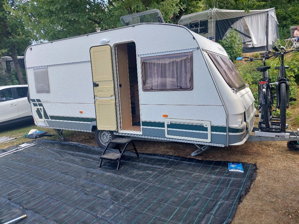Chateau Calista 450 met voortent en luifel, Caravans en Kamperen, Kachel, Chateau, Rondzit, 750 - 1000 kg