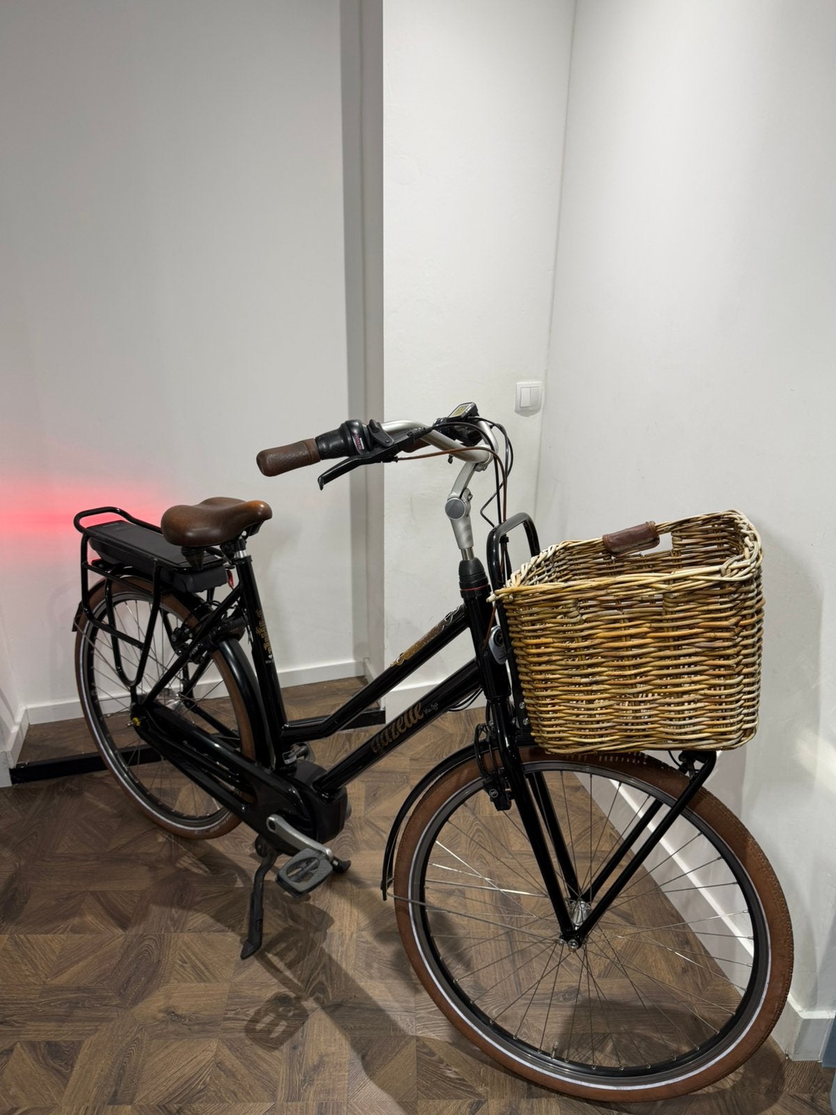 Gazelle miss grace damesfiets bosch active line 300wh, Fietsen en Brommers, Elektrische fietsen, Ophalen, Zo goed als nieuw, 50 km per accu of meer