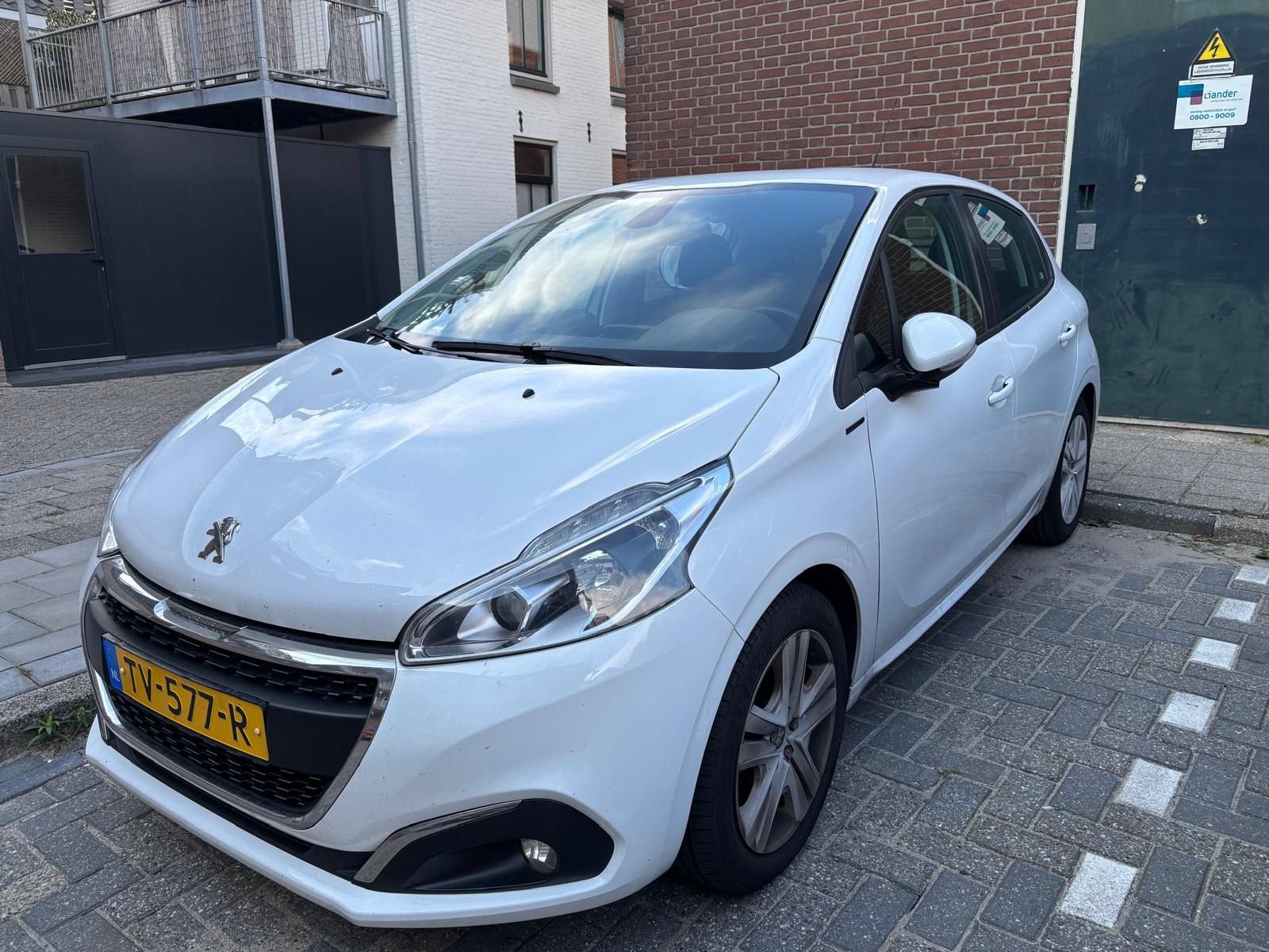 Peugeot 208 1.2 Puretech 82pk 2018 Wit, Voorwielaandrijving, 83 pk, Stof, 40 €/maand