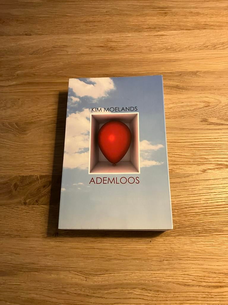Kim Moelands - Ademloos, Boeken, Ophalen of Verzenden, Zo goed als nieuw, Kim Moelands