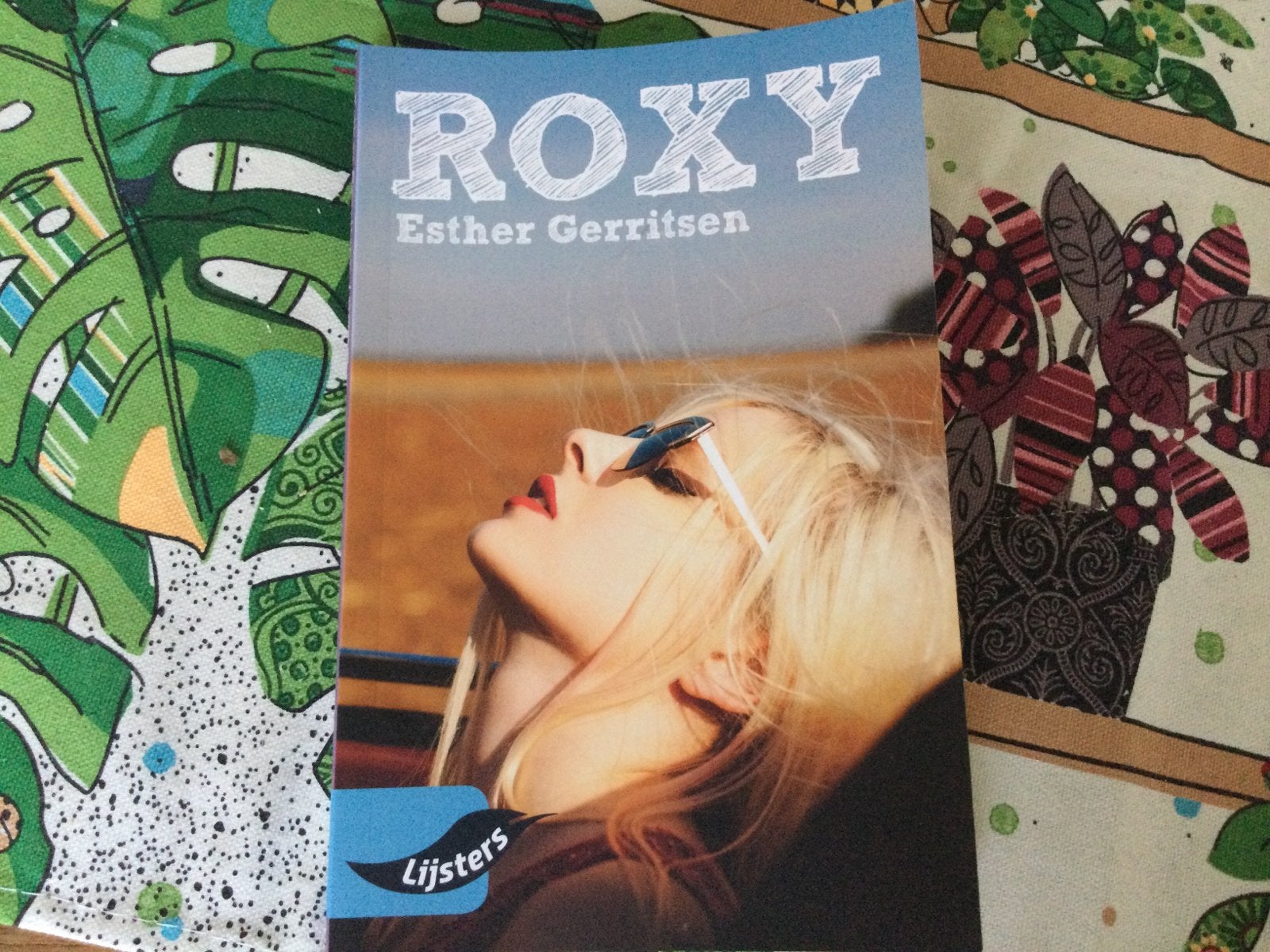 Esther Gerritsen, Roxy, Ophalen of Verzenden, Zo goed als nieuw, Nederland