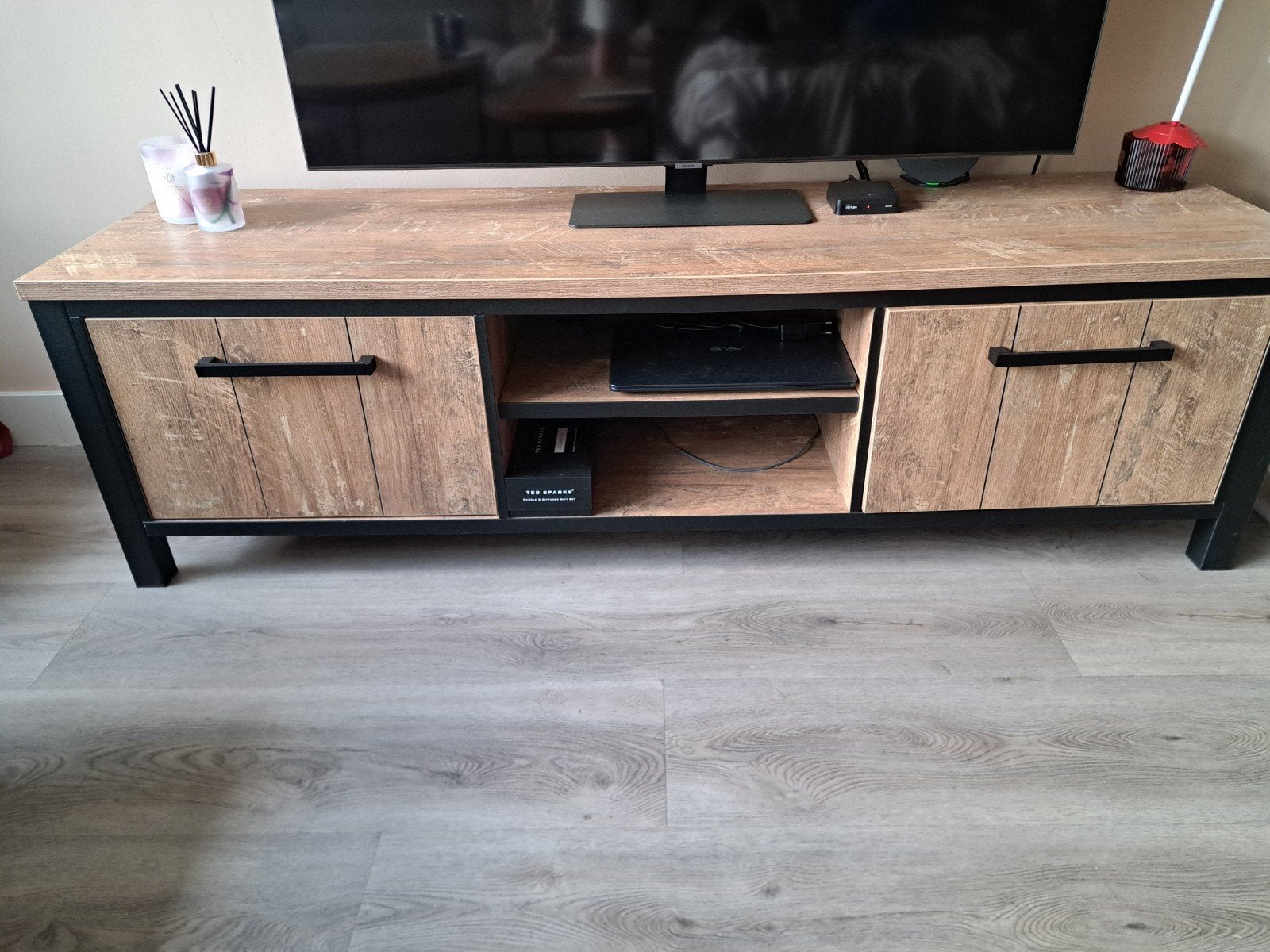 Mendiga TV Meubel - Industrieel Design, Ophalen, 150 tot 200 cm, Zo goed als nieuw, Minder dan 100 cm