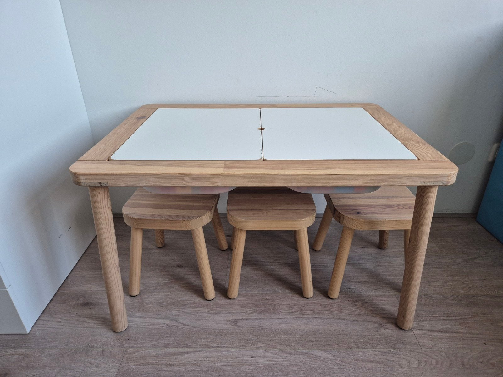 IKEA FLISAT Kindertafel met 2 Bakken en 3 Krukken, Ophalen, Gebruikt, Tafel(s) en Stoel(en)