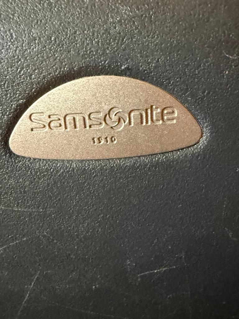 Samsonite reiskoffer - Stevige zwarte koffer met wieltjes, Wieltjes, Gebruikt, Hard kunststof, Ophalen of Verzenden