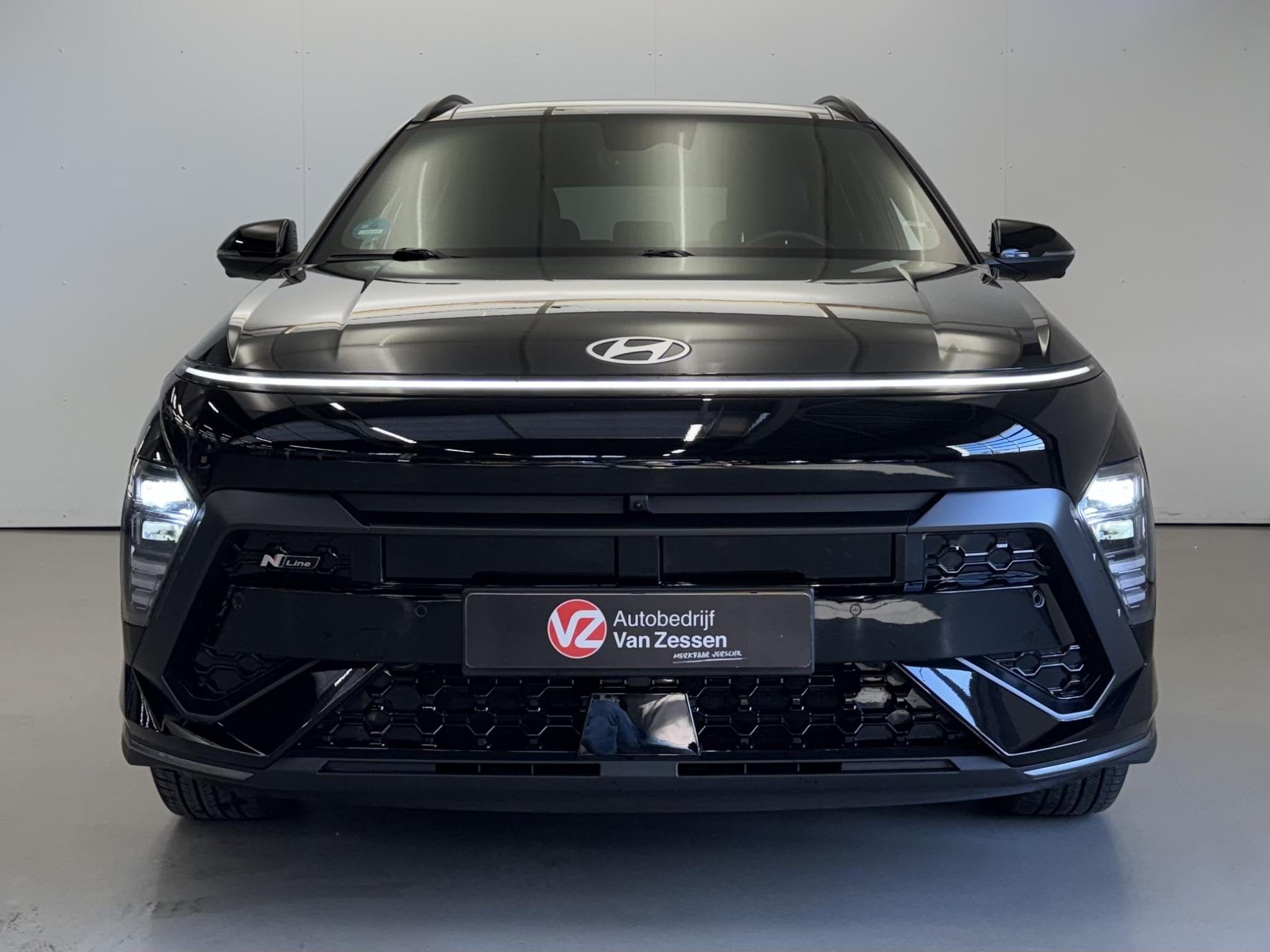 Hyundai Kona 1.6 GDI HEV N Line Sky | Panoramadak | Zeer Com, 12 maanden, Gebruikt, Euro 6, Zwart