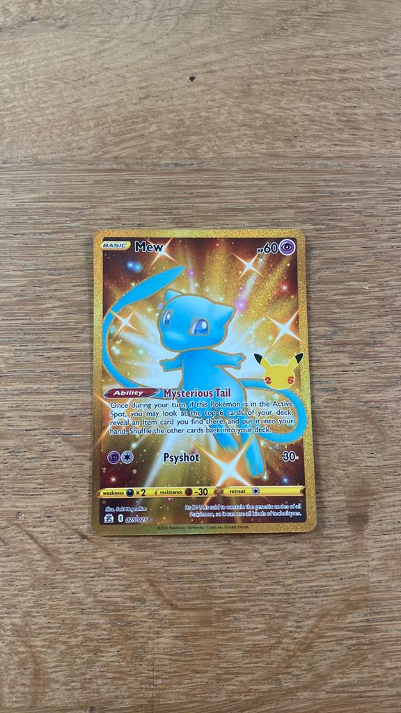 Pokemon goude mew, Hobby en Vrije tijd, Verzamelkaartspellen | Pokémon, Ophalen of Verzenden, Nieuw