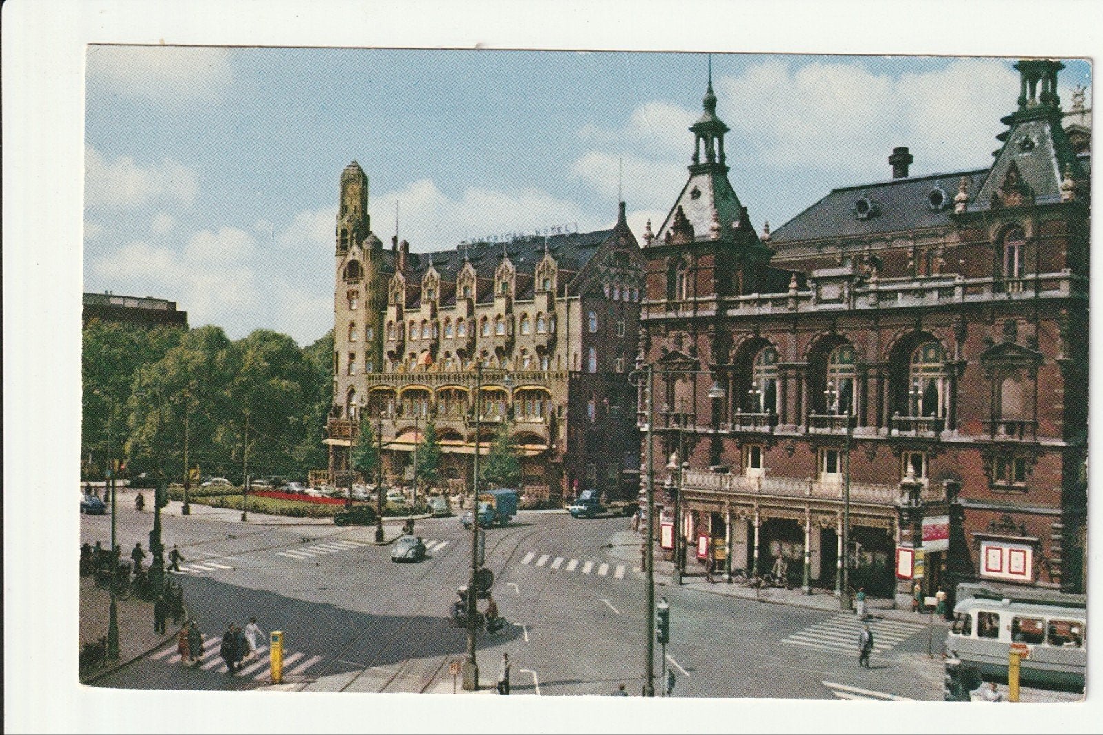 AMSTERDAM LEIDSEPLEIN SCHOUWBURG AUTO'S VOLK GELEDE GVB TRAM, Ophalen of Verzenden, 1940 tot 1960, Ongelopen, Noord-Holland