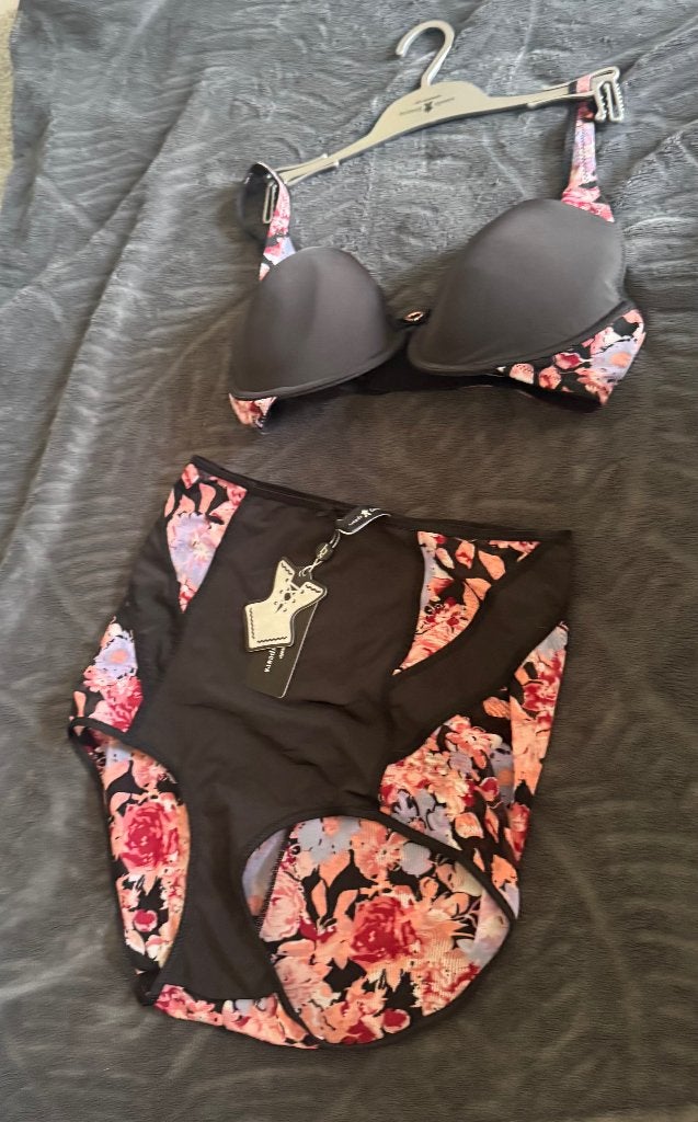 3 paar sets lingeriesetje britney spears maat 36, Britney spears, Ophalen of Verzenden, BH