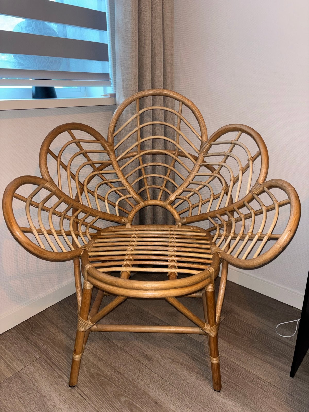 Unieke rotan fauteuil in bloemvorm - Zo goed als nieuw, Ophalen, Overige kleuren, Riet of Rotan, Zo goed als nieuw