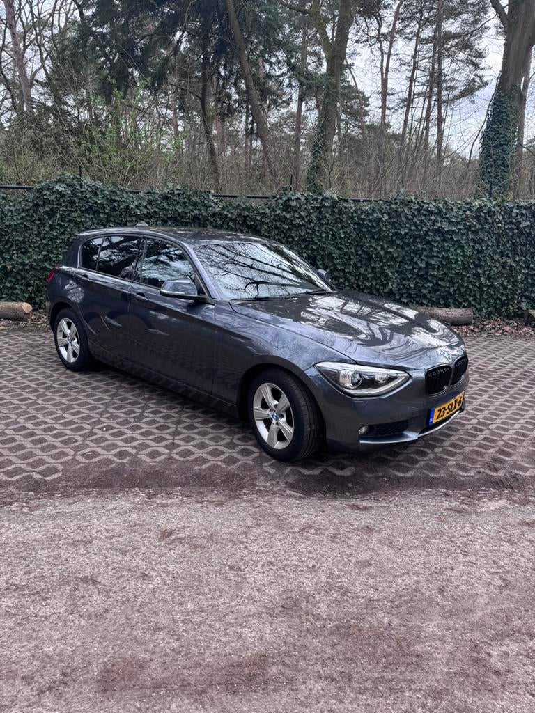 BMW 1-Serie 116I F20 5DR 2011 Grijs, Auto's, 1-Serie, Euro 5, 4 cilinders, Origineel Nederlands