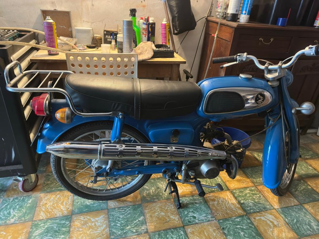 Honda 50 bromfiets - Motor draait, verlichting nakijken, Fietsen en Brommers, Brommers | Honda, Ophalen of Verzenden, Gebruikt