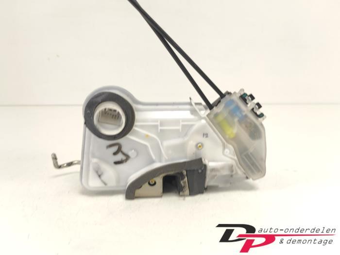 Deurslot Mechaniek 4Deurs links-voor van een Peugeot 108, Gebruikt, -, -, Ophalen of Verzenden