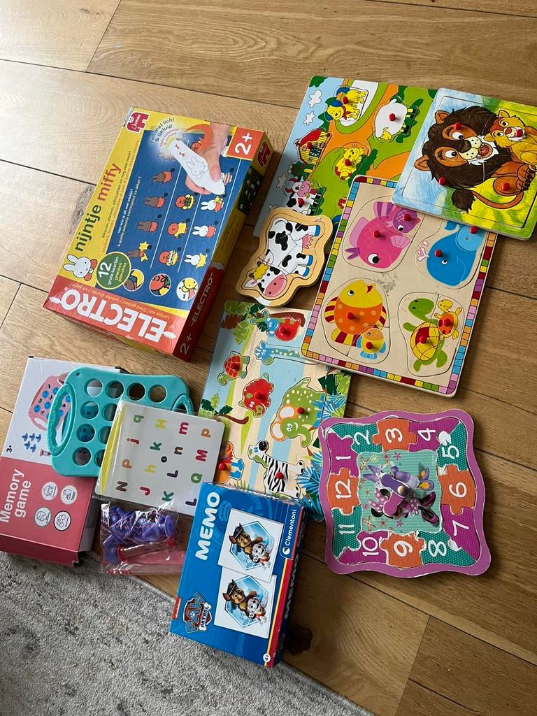 Houten steekpuzzels en spelletjes, Kinderen en Baby's, Speelgoed | Kinderpuzzels, Gebruikt, Ophalen of Verzenden, Van hout, Minder dan 10 stukjes