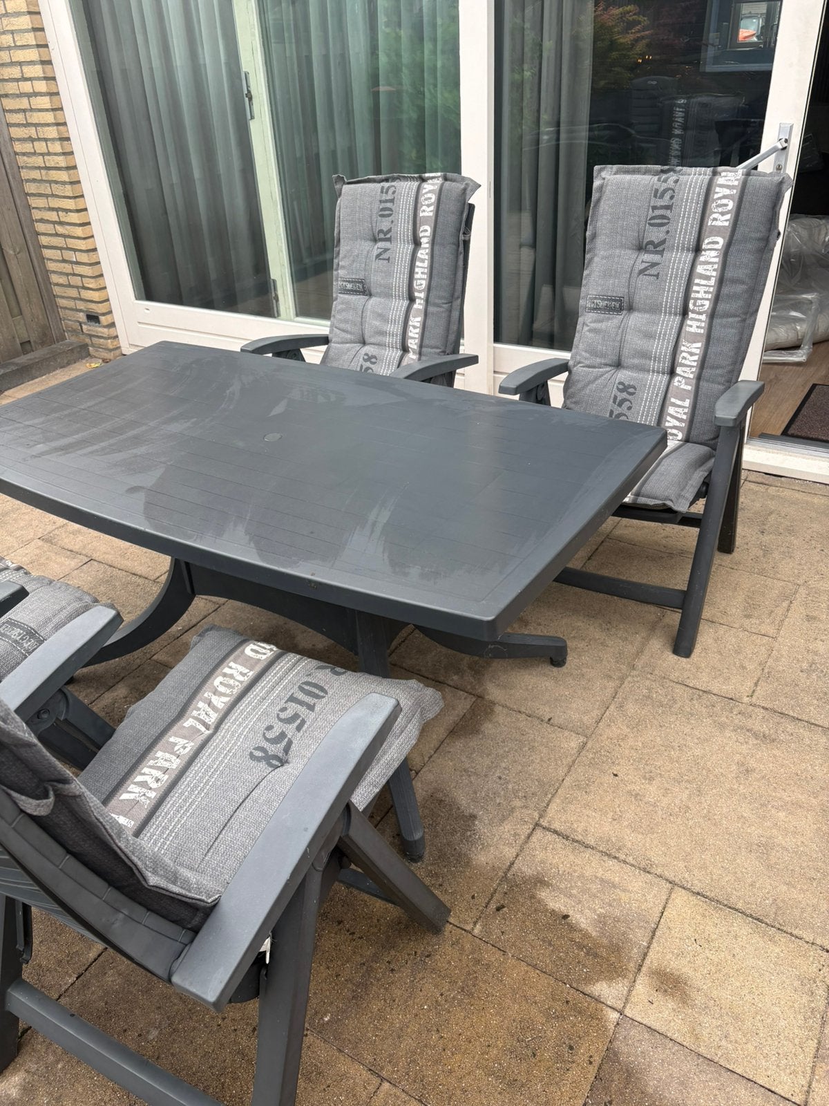 Tuintafels en 5 stoelen en kussens, Ophalen, Gebruikt, Rechthoekig, Kunststof