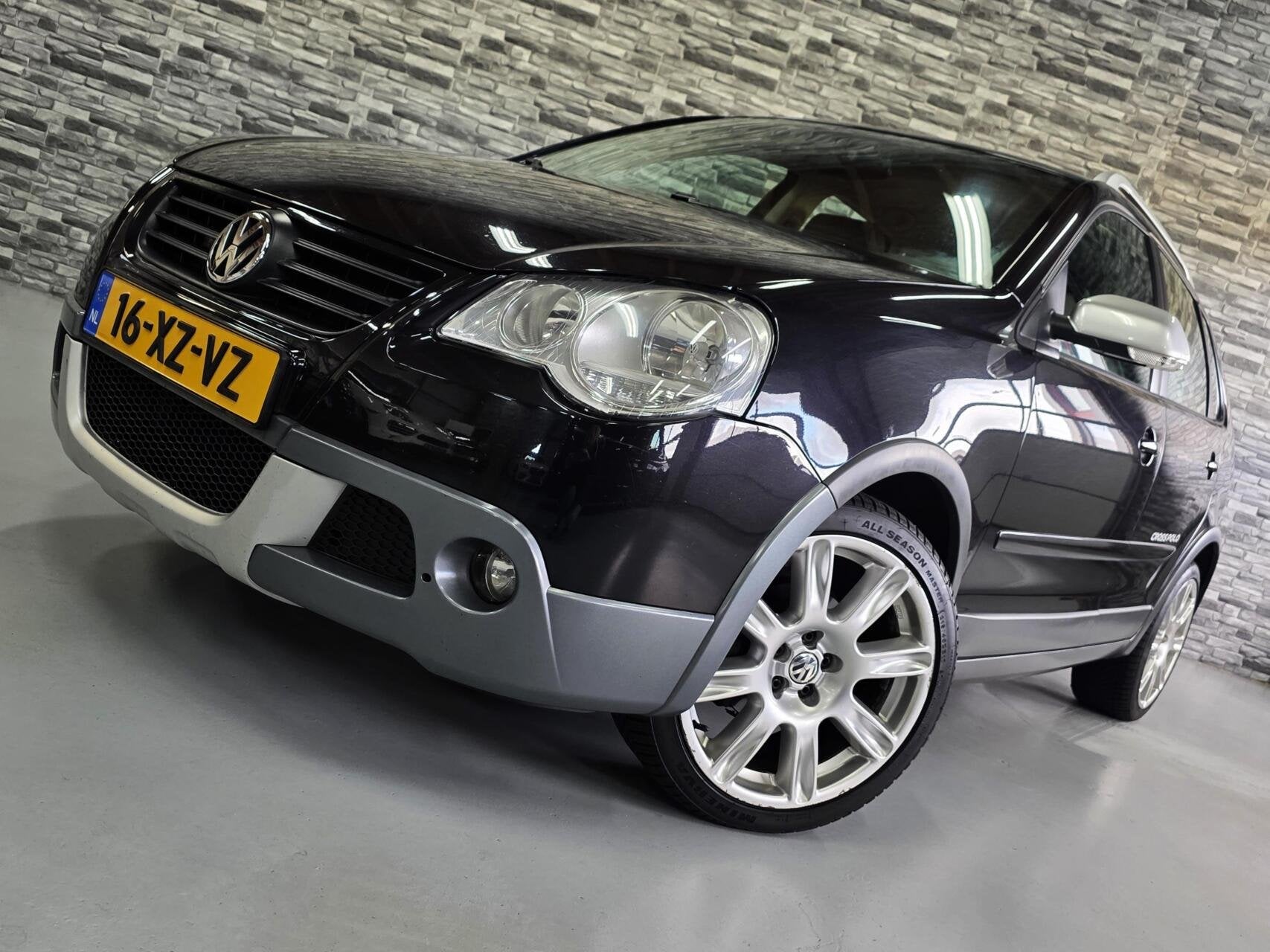 Volkswagen Polo 1.4-16V Cross *Automaat*Stoelverwarming*NAP!, Gebruikt, 4 cilinders, Zwart, Bedrijf