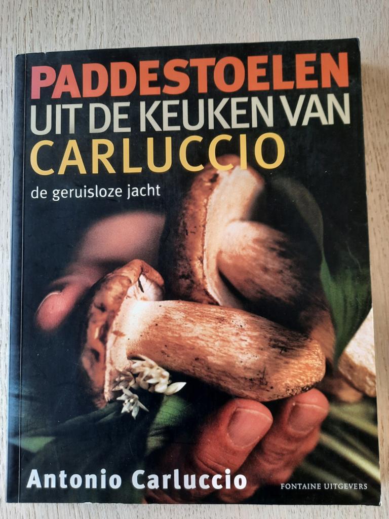 Paddestoelen uit de keuken van Carluccio, Ophalen of Verzenden, Zo goed als nieuw, Italië