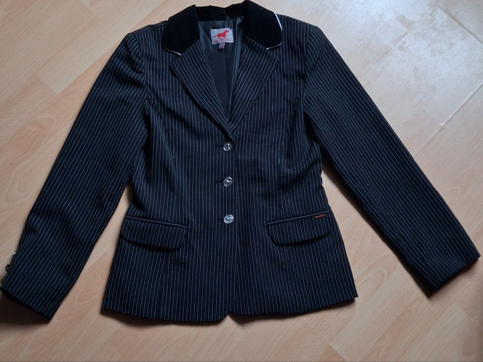 Nette wedstrijdjas voor paardrijden, Dieren en Toebehoren, Paardrijkleding, Dressuur, Red Horse, Ophalen of Verzenden, Zo goed als nieuw
