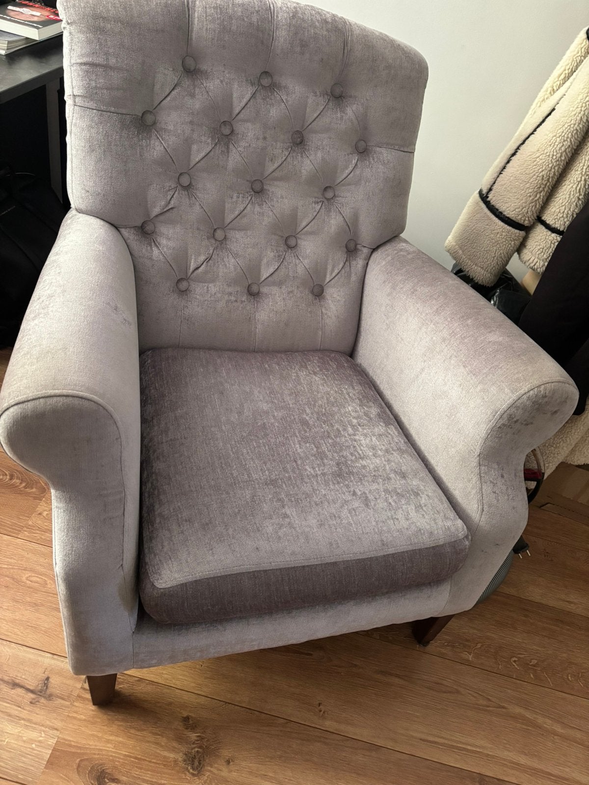 Zilveren grijze velvet fauteuil, Ophalen, Zo goed als nieuw, 50 tot 75 cm
