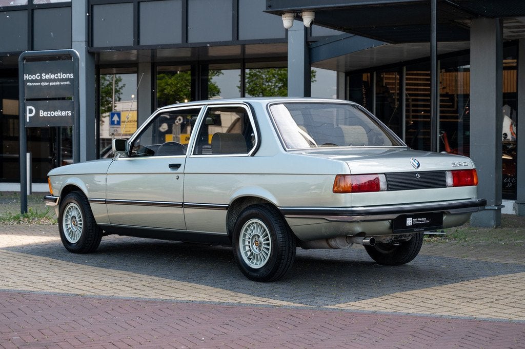 BMW 3-serie 320 E21 (bj 1982), Auto's, Stof, Overige kleuren, 4 stoelen, 122 pk