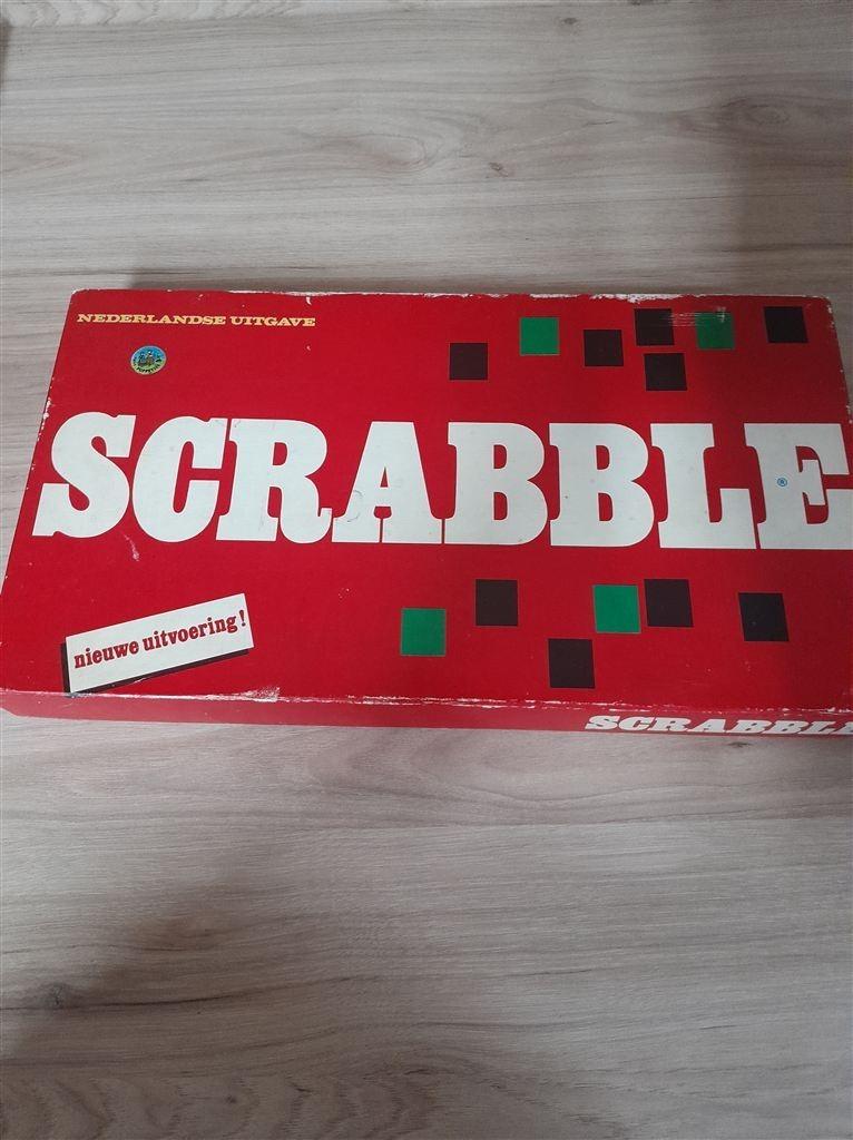 scrabble rode doos houten letters - s4378