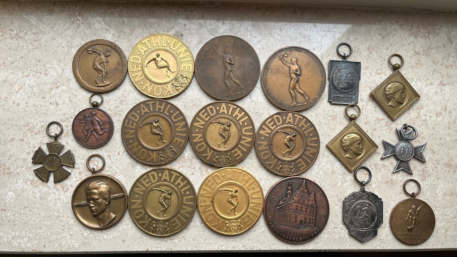 NK en Rotterdamse Atletiek medailles 1944-1952, Ophalen of Verzenden, Brons, Nederland